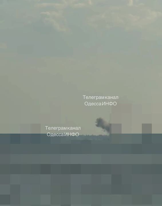 Дым поднимается после прилёта в Одесской области