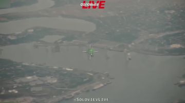 СПЕЦОПЕРАЦИЯ: Минобороны РФ показало удары беспилотников «Герань-4 сикер» по сухогрузам в порту Черноморск под Одессой, а также украинским военным кораблям в Днепро-Бугском порту Николаевской области