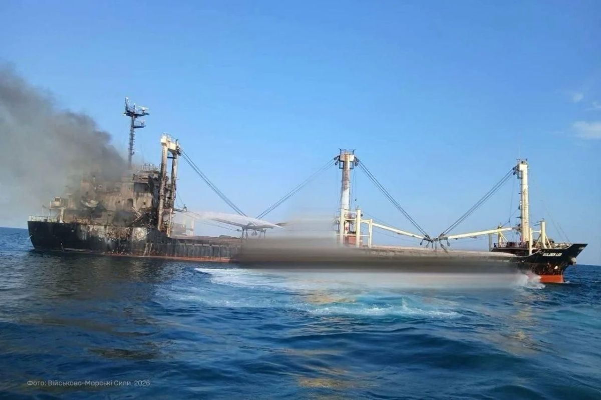 ВМС Украины публикует фото горящего у Одесской области судна, использовавшегося для доставки военных грузов под прикрытием зерна ВМС Украины публикует фото горящего у Одесской области судна, использовавшегося для доставки военных грузов под прикрытием зерна