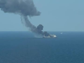 На рейде Одессы горит очередной сухогруз, перевозивший военные грузы для ВСУ