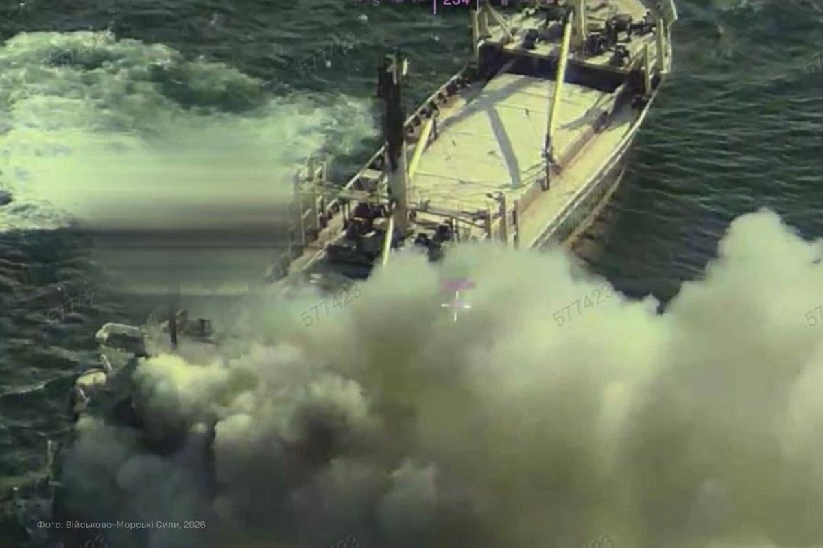 ВМС Украины публикует фото горящего у Одесской области судна, использовавшегося для доставки военных грузов под прикрытием зерна ВМС Украины публикует фото горящего у Одесской области судна, использовавшегося для доставки военных грузов под прикрытием зерна