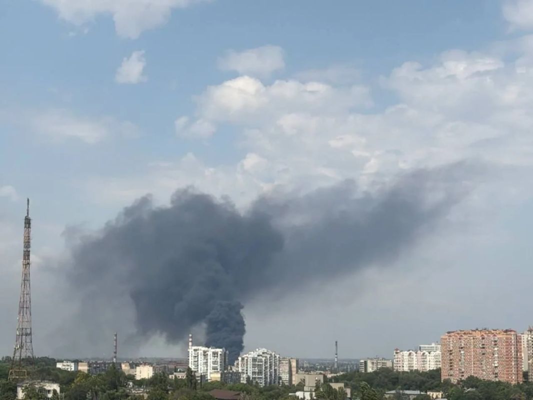 Вооружённые силы России в течение дня продолжили наносить удары по украинским портам и морским судам, задействованным в перевозке грузов для ВСУ