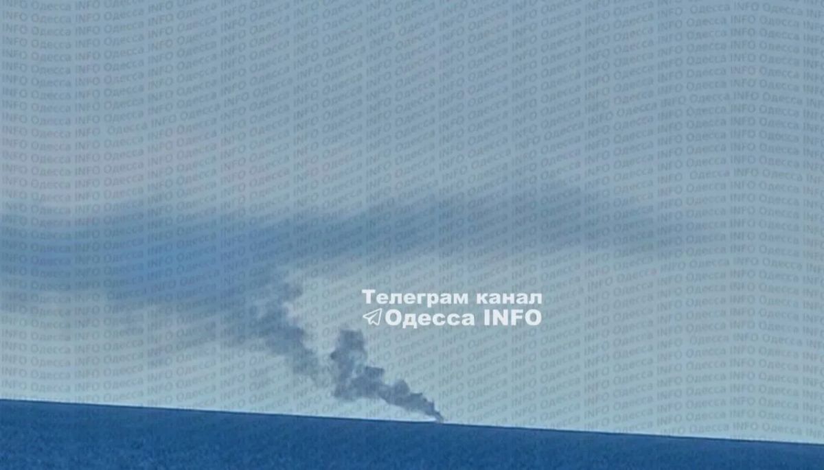 В районе Затоки Одесской области загорелось судно, жалуются вражеские каналы