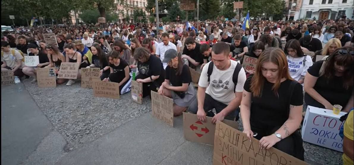 Картонные митинги в поддержку Фёдорова все ещё не утихли Картонные митинги в поддержку Фёдорова все ещё не утихли