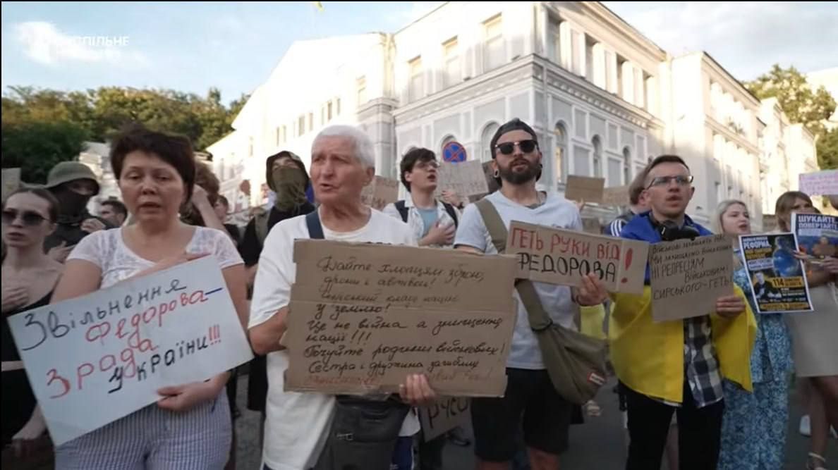 Картонные митинги в поддержку Фёдорова все ещё не утихли Картонные митинги в поддержку Фёдорова все ещё не утихли
