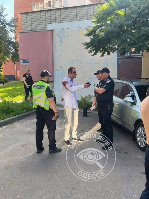 ТЦК и полиция избили стоматолога прямо на улице, хотя у него была официальная отсрочка ТЦК и полиция избили стоматолога прямо на улице, хотя у него была официальная отсрочка