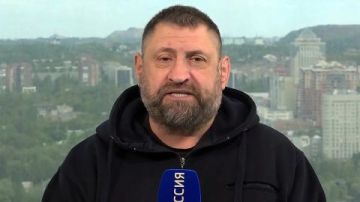 Александр Сладков: Продолжаем обстрелы.. Одесса в наших огненных клещах. Мы опять дали огня двум грузовым судам у Одессы. В порту сожгли склады ГСМ, имущества. Ну и ударили по «Новой почте». Да, и разбили батарею берегового...