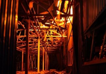 В Запорожье и Сумах пожары после прилётов: горят здания «Новой почты» и склады