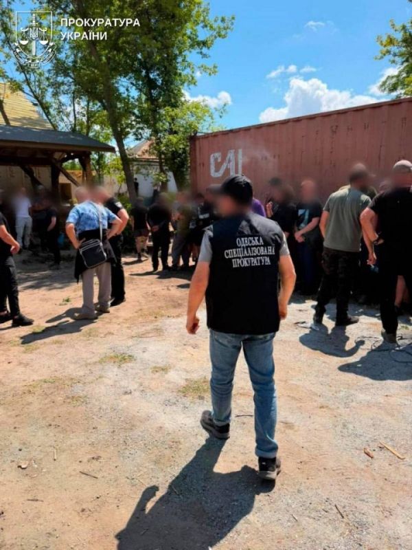 Бил электрошокером и угрожал фаллосом: ВСУшники, строившие дом для своего командира, подвергались жестоким истязаниям Бил электрошокером и угрожал фаллосом: ВСУшники, строившие дом для своего командира, подвергались жестоким истязаниям