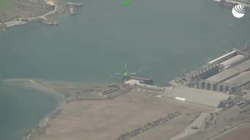 Минобороны показало кадры поражения сухогрузов в Черном море, доставлявших военные грузы для ВСУ