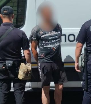 Сбежавший из части пьяный вэсэушник бросил гранату в подростков возле лицея в Одессе