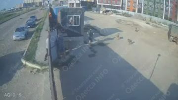 #бандеровская_оккупация: В Одессе людоловы из ТЦК решили, что украинцам уже не очень-то нужно даже жильё, а потому огромной толпой ворвались на стройплощадку нового ЖК и похитили оттуда группу обычных рабочих