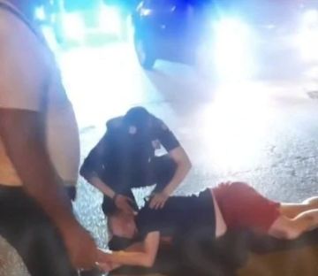 Сотрудники ТЦК сбили на микроавтобусе велосипедиста в Одессе и хотели полуживого мужчину мобилизовать, пишут в местных пабликах