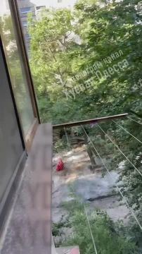 В Одессе подростки забросали камнями бус ТЦК