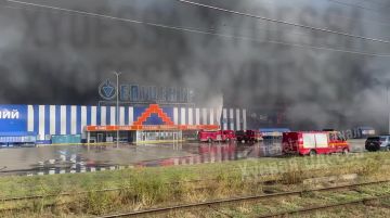 В Одессе серьезно выгорели 2 ТЦ "Эпицентр"