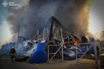 Последствия удара ВС РФ по "Эпицентру" в Одессе
