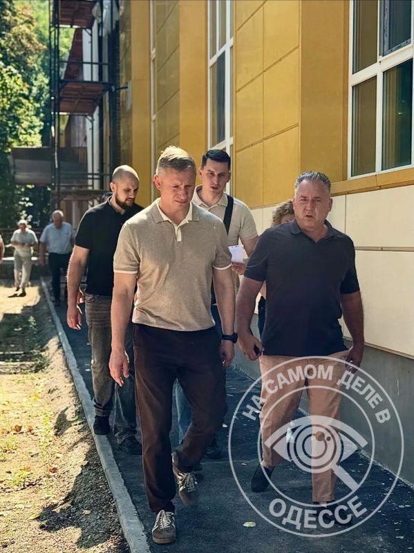 Банда гауляйтера Одессы сообщает, что школу №12 на ул. Марсельской (посёлок Котовского) усиленно готовят к новому учебному году Банда гауляйтера Одессы сообщает, что школу №12 на ул. Марсельской (посёлок Котовского) усиленно готовят к новому учебному году