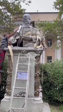 В Одессе демонтировали бюст советского биолога Ивана Мичурина