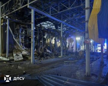 Сегодня прилетело по пункту пропуска "Орловка" на границе с Румынией, сообщает Госпогранслужба