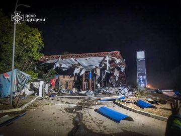 В сети опубликовали фото разрушенной после прилета АЗС в Одесской области