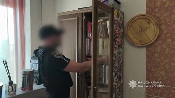 Появилось видео задержания и обыска у педофила в Одессе