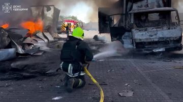 Ещё кадры горящего АТБ в Одесской области