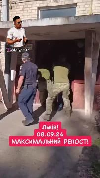 Во Львове ТЦКшник буквально отшвырнул женщину от себя в клумбу