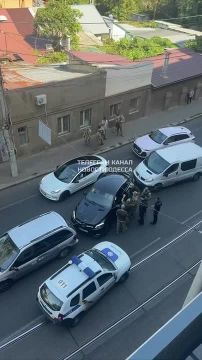 В Одессе ТЦК остановил мужчину, бросив машину посреди дороги