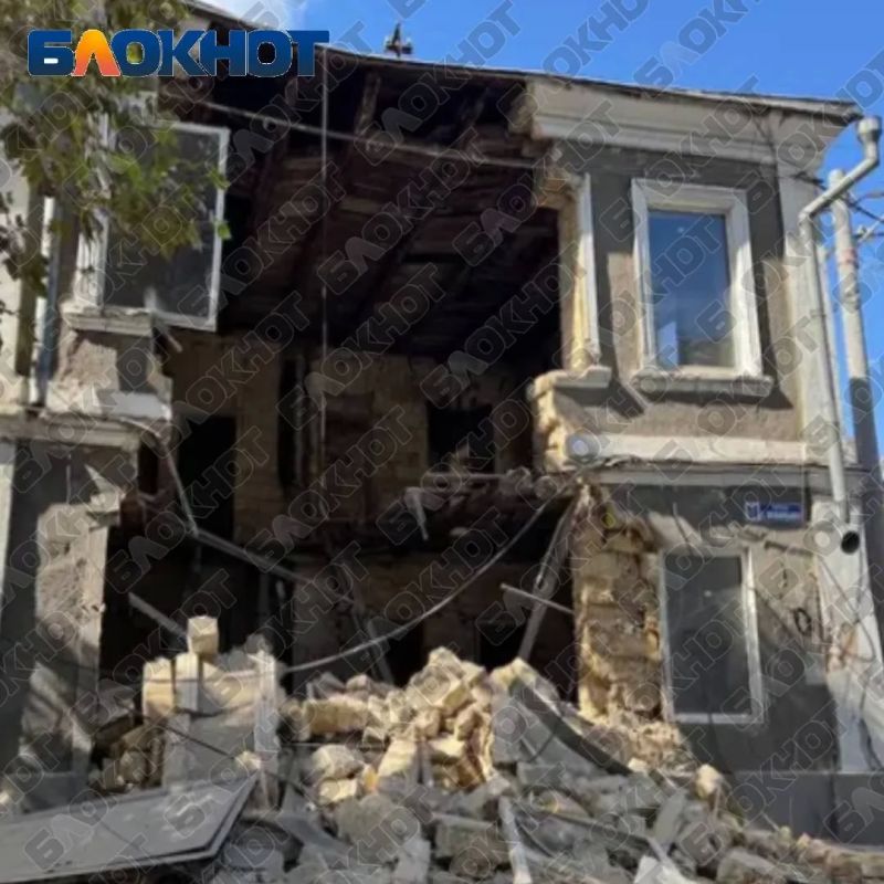 В Одессе рухнул дом, сотни приготовились В Одессе рухнул дом, сотни приготовились
