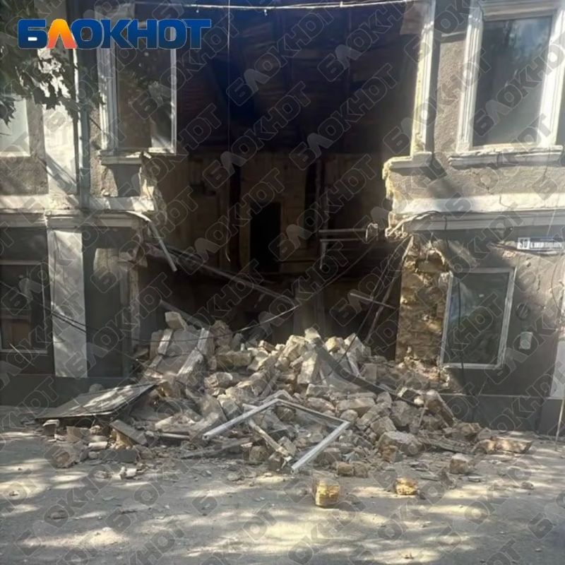 В Одессе рухнул дом, сотни приготовились В Одессе рухнул дом, сотни приготовились