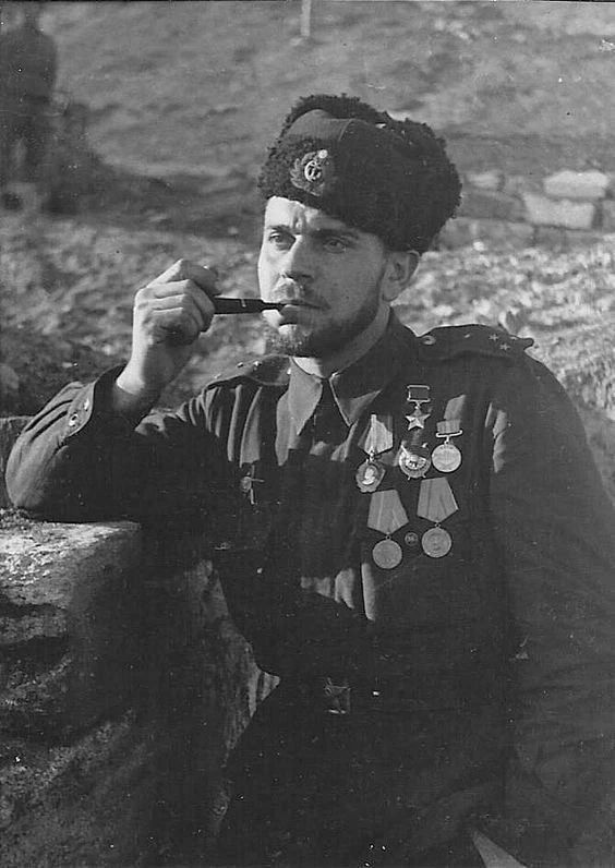 Даты в истории.. Осенью 1943 года, 18 сентября, в Москве был подписан документ, навсегда вписавший имя Александра Васильевича Райкунова в историю страны. Указом Президиума Верховного Совета СССР старшему лейтенанту Райкунову... Даты в истории.. Осенью 1943 года, 18 сентября, в Москве был подписан документ, навсегда вписавший имя Александра Васильевича Райкунова в историю страны. Указом Президиума Верховного Совета СССР старшему лейтенанту Райкунову...