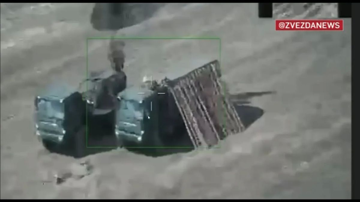 Уничтожение РЛС П-19 (или ее макета) ударом реактивной "Герань-4 сикер" и удар по стоявшей рядом купольной системе РЭБ в районе поселка Широкое Днепропетровской области Уничтожение РЛС П-19 (или ее макета) ударом реактивной "Герань-4 сикер" и удар по стоявшей рядом купольной системе РЭБ в районе поселка Широкое Днепропетровской области