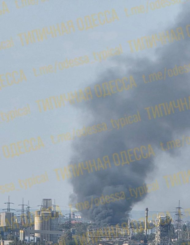 Сообщают что один из сегодняшних прилетов в Одессе пришелся по району электроподстанции Усатово