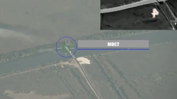 ВС РФ с помощью БПЛА "Герань-4 Сикер" поразили новый автомобильный мост, использовавшийся для переправы через реку транспорта с грузами военного назначения для ВСУ, в районе Маяки Одесской области