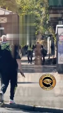Одесса. Женщина попыталась помешать задержанию мужчины, которого душегубы пытались отправить на фронт