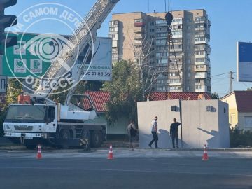 Суета вокруг укрытий. Банда гауляйтера подписала некую компанию «Мирадима» на установку мобильных укрытий на остановках одесского горэлектротранспорта