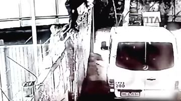 Миссия выполнима: в Одессе «могилизованный» сбежал из ТЦК — по крышам и через забор с колючей проволокой