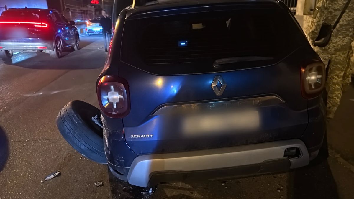 Иностранец на BMW сбил трех сотрудников ТЦК и двух полицейских в Одессе Иностранец на BMW сбил трех сотрудников ТЦК и двух полицейских в Одессе