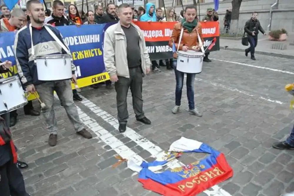 После удара по центру Киева сгорело здание Академии наук Украины После удара по центру Киева сгорело здание Академии наук Украины