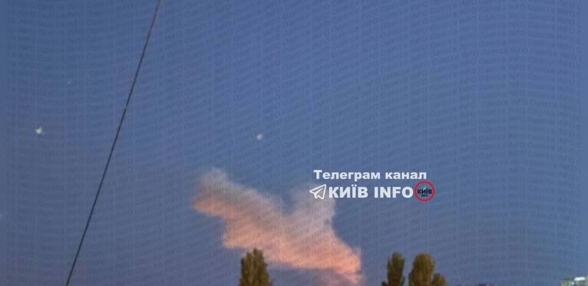ВС РФ нанесли очередной массированный удар по ВПК энергетике и дата-центрам Украины По данным Минобороны поражены: В Киеве локомотивное депо, где был оборудован склад крылатых ракет наземного базирования FP-5 «Фламинго»... ВС РФ нанесли очередной массированный удар по ВПК энергетике и дата-центрам Украины По данным Минобороны поражены: В Киеве локомотивное депо, где был оборудован склад крылатых ракет наземного базирования FP-5 «Фламинго»...
