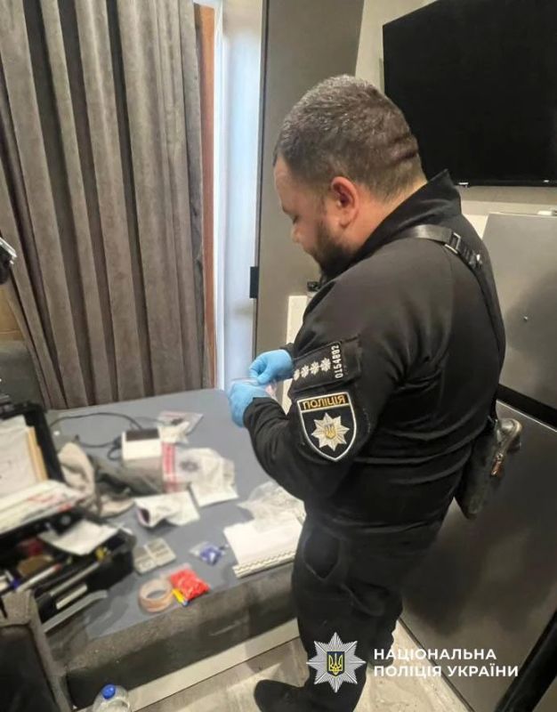 На Таирова задержали двух торгошей запрещённки — 19 и 42 лет На Таирова задержали двух торгошей запрещённки — 19 и 42 лет