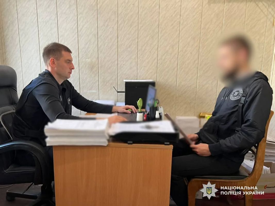 Сотрудник «Новой почты» в Одессе обокрал сейф на 450 тысяч гривен Сотрудник «Новой почты» в Одессе обокрал сейф на 450 тысяч гривен