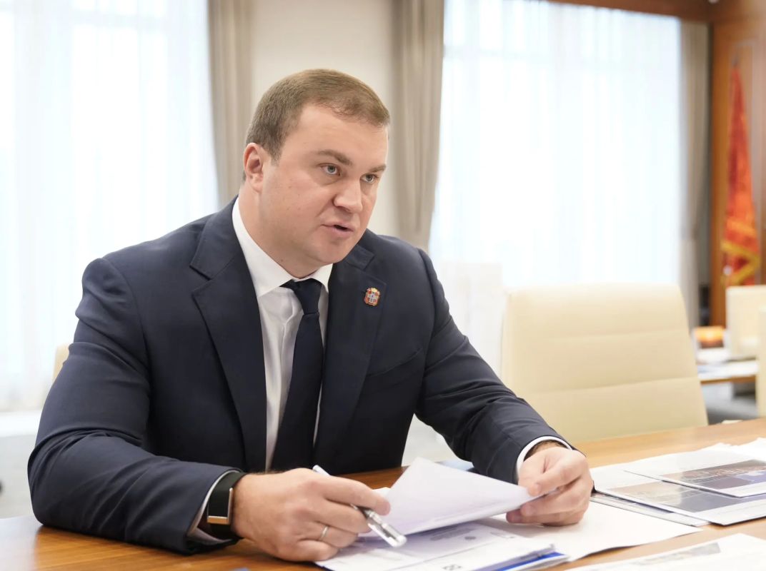 Глава Минстроя России Ирек Файзуллин провел рабочую встречу с Губернатором Омской области Виталием Хоценко Глава Минстроя России Ирек Файзуллин провел рабочую встречу с Губернатором Омской области Виталием Хоценко