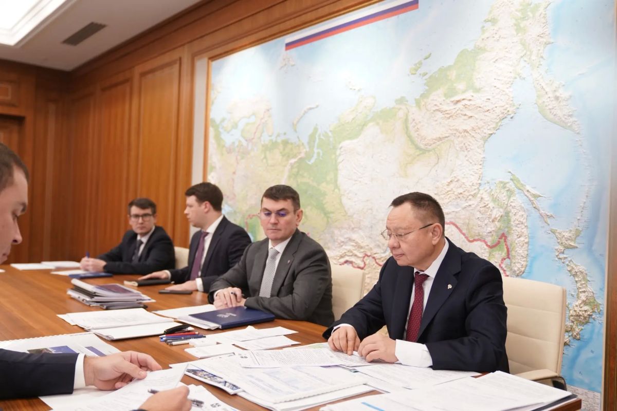 Глава Минстроя России Ирек Файзуллин провел рабочую встречу с Губернатором Омской области Виталием Хоценко Глава Минстроя России Ирек Файзуллин провел рабочую встречу с Губернатором Омской области Виталием Хоценко